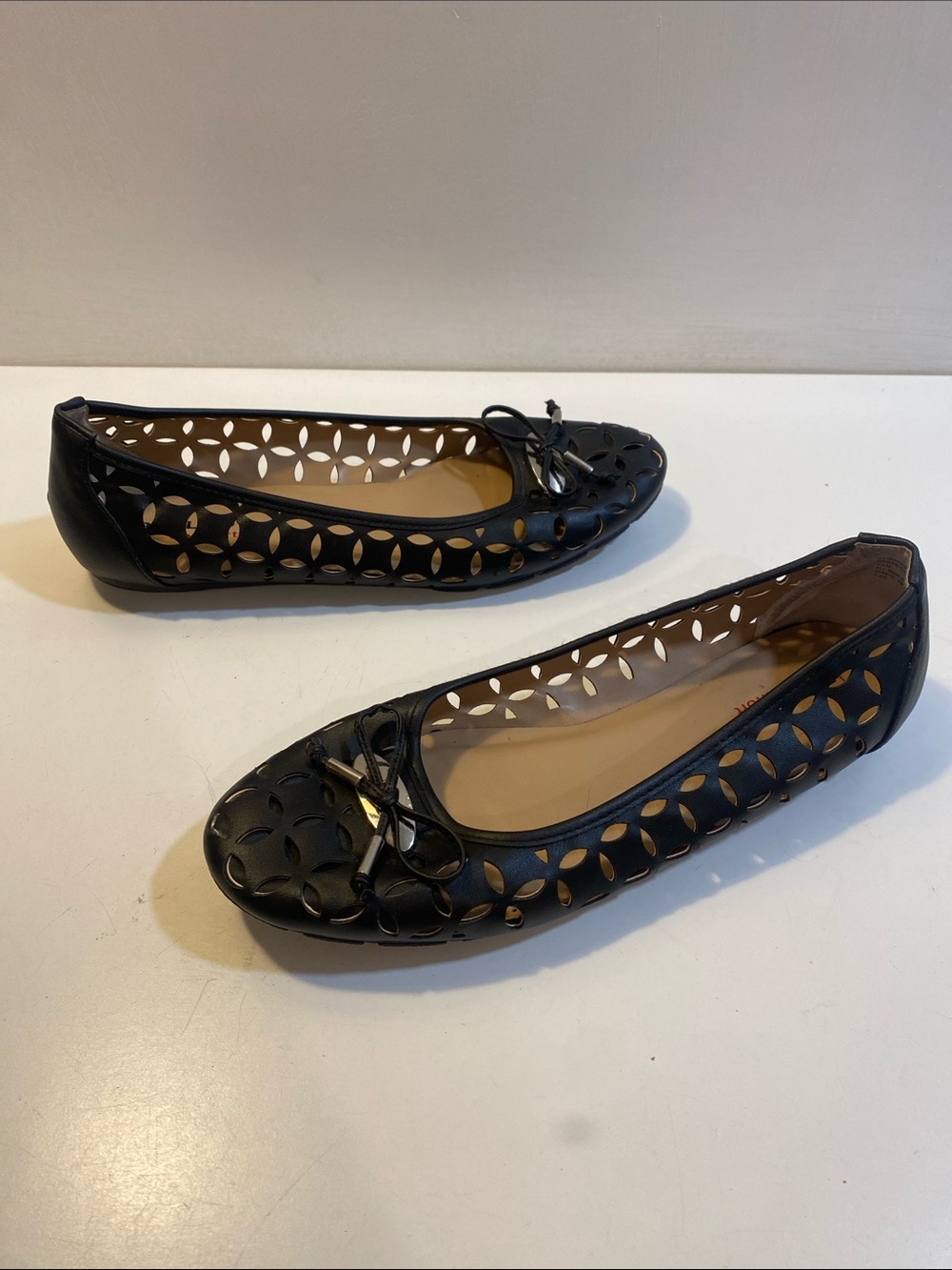 Rialto Comfort GISELA Black Laser-Cut Ballet Flats with Bow Accent Sz 10M